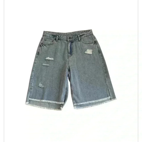 Like New Women’s Future collective Bermuda shorts Size 6 - Picture 1 of 4